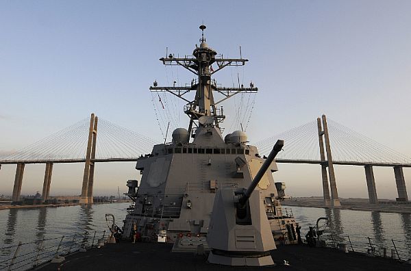 USSMomsen1292012SuezCanal.jpg