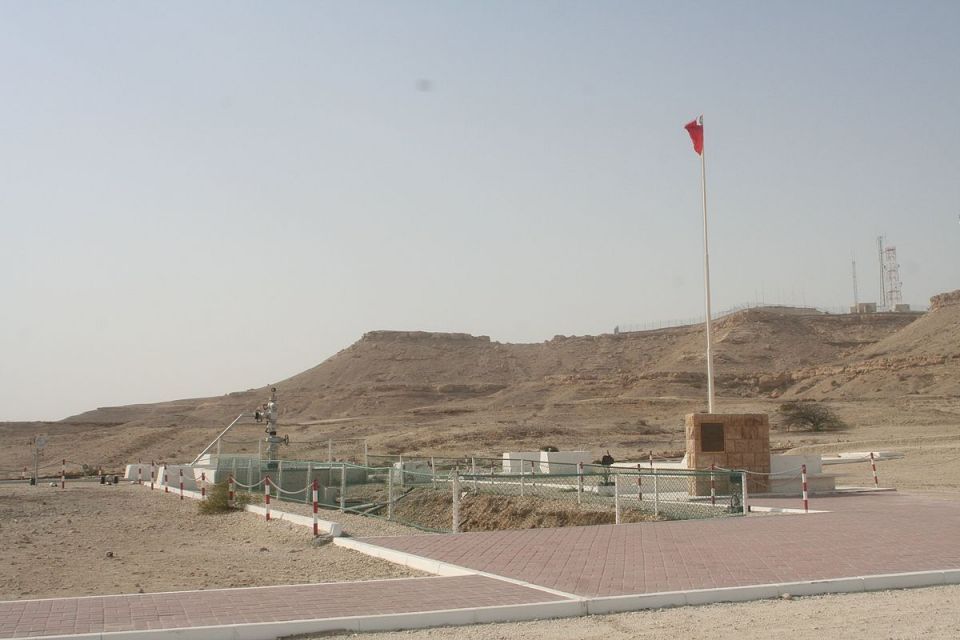 1200px-First-oil-well-in-bahrain.jpg