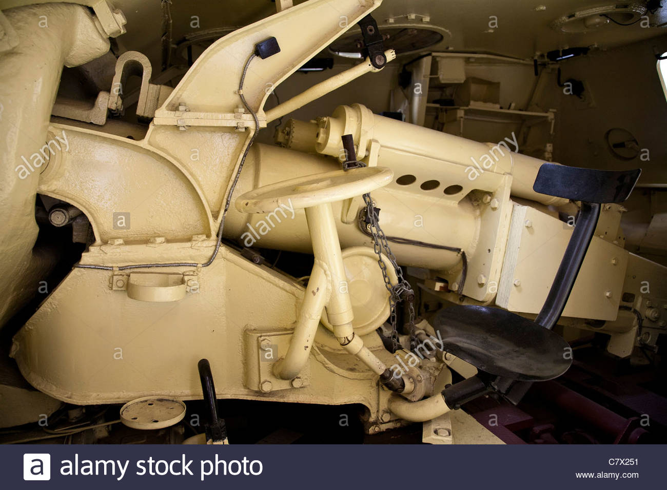 german-jagdpanther-tank-destroyer-interior-seat-and-gun-controls-imperial-C7X251.jpg