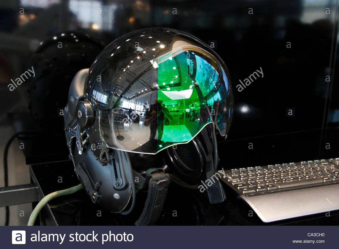 high-tech-helmet-used-by-the-eurofighter-typhoon-pilots-the-helmet-CA3CH0.jpg