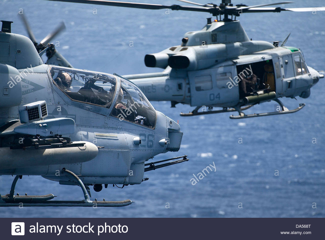 us-marine-corps-uh-1w-super-cobra-helicopter-and-uh-1y-venom-in-formation-DA568T.jpg