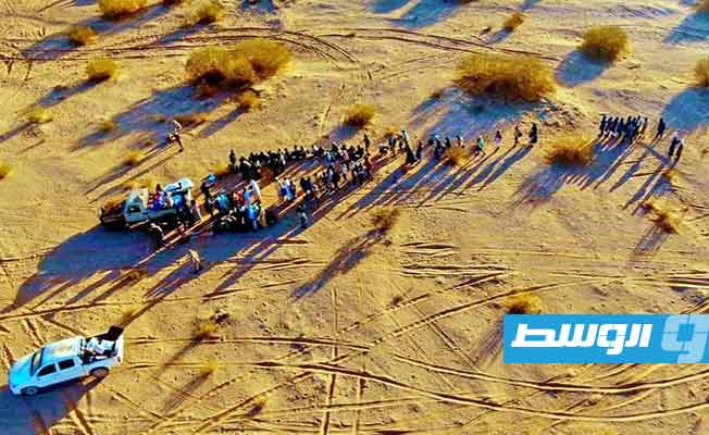 ضبط 160 مهاجرا و7 مهربين و6 سيارات وتدمير أخرى في اشتباكات بعمق الصحراء الليبية