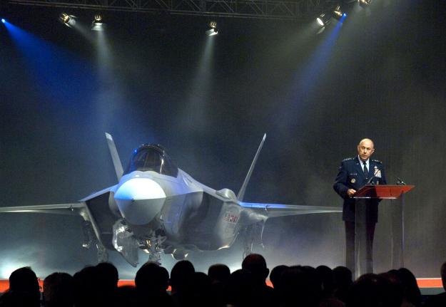 F-35-LIGHTNING-II-MAKES-DEBUT_1.jpg