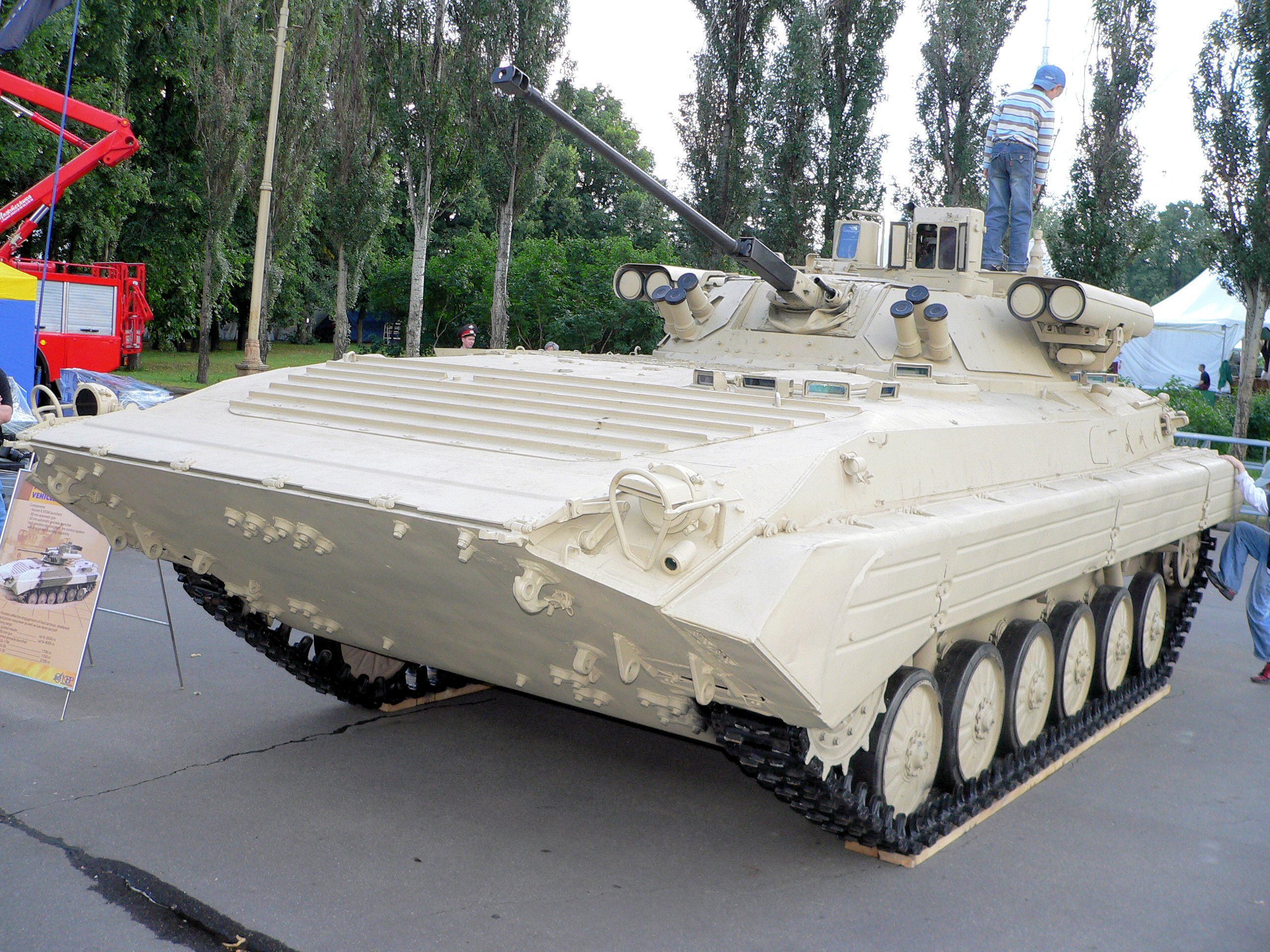 bmp-2m_w_kornet_001_of_123.jpg