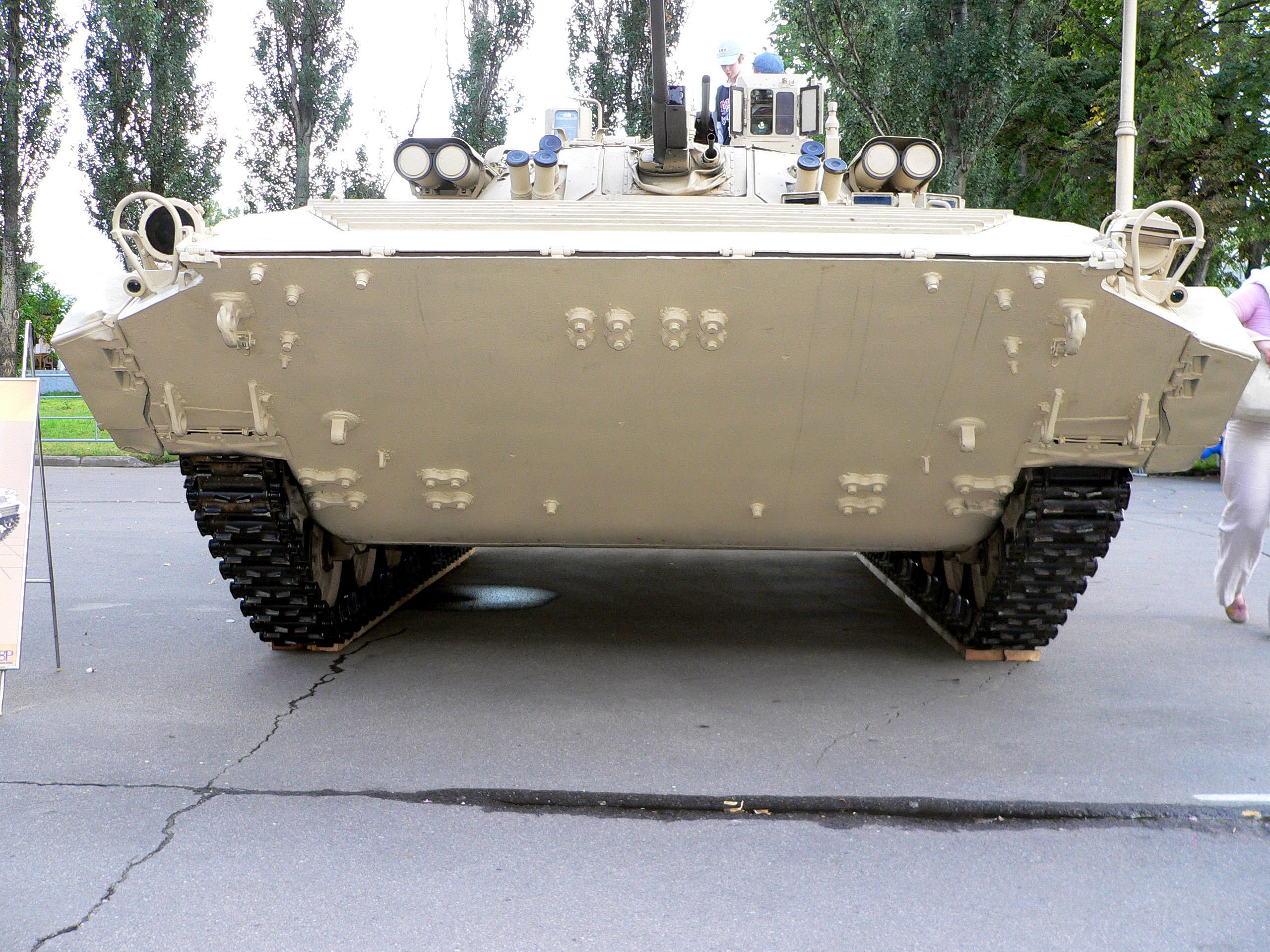bmp-2m_w_kornet_003_of_123.jpg
