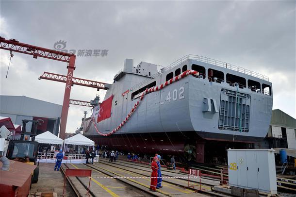 Turkish-Navy-Landing-ship-TCG-Bayraktar-launched-4.jpg