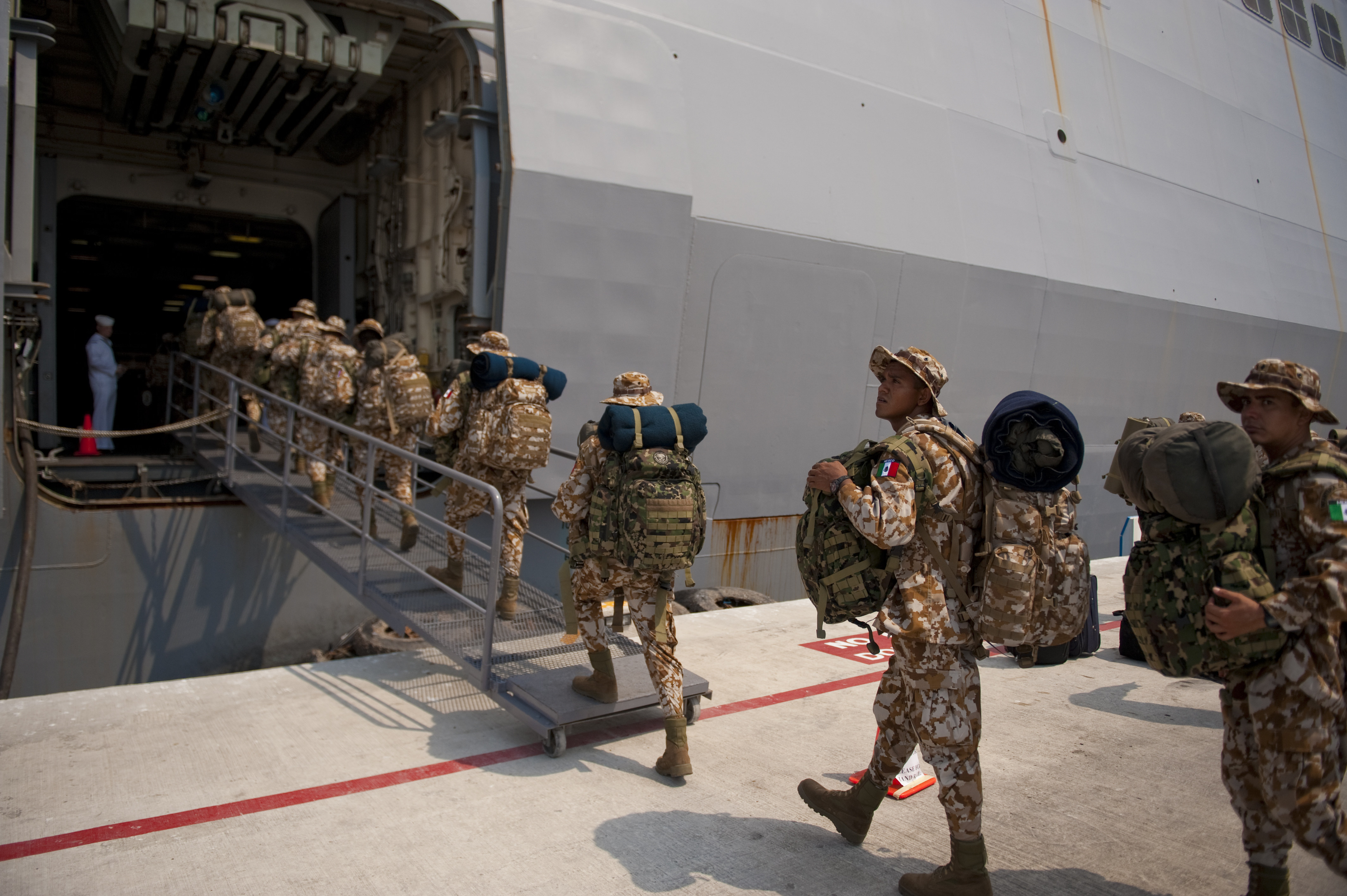 US_Navy_100620-N-5319A-030_Mexican_marines_board_the_amphibious_transport_dock_ship_USS_New_Orleans_(LPD_18)_for_exercises_in_Manzanillo,_Mexico.jpg