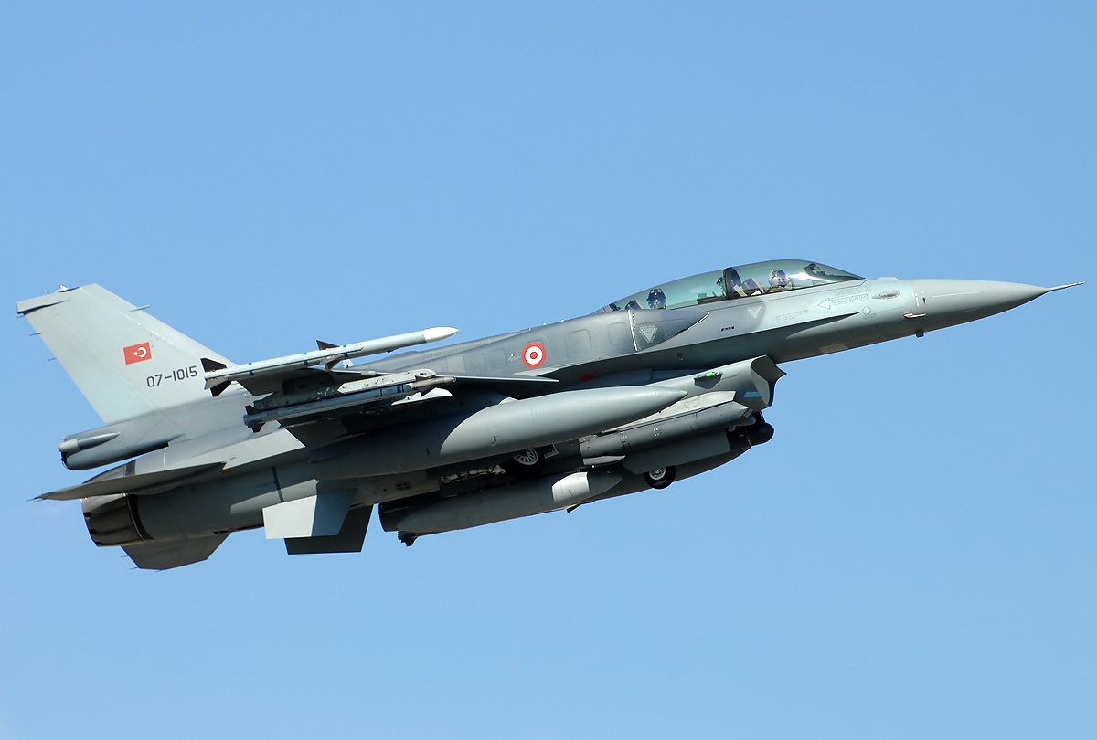 Lockheed_Martin_F-16D_Fighting_Falcon_Turkey_-_Air_Force_JP7156596.jpg