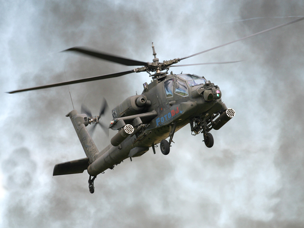 AH-64%20Apache%20-%20Oceana%202002.jpg