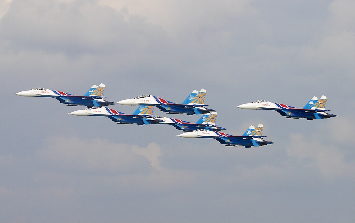Sukhoi_Su-27_Russian_Knights.jpg