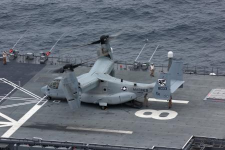 Dawn-Blitz-2013-MV-22B-Osprey-lands-on-JS-Hyuga.jpg