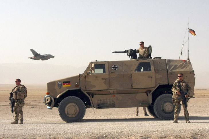 Dingo-2-Seite-Tornado-Kampfjet-729x486-ed72dc857775ee8c.jpg
