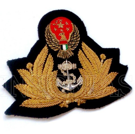 U_A_E_Naval_Officers_cap_badge.jpg