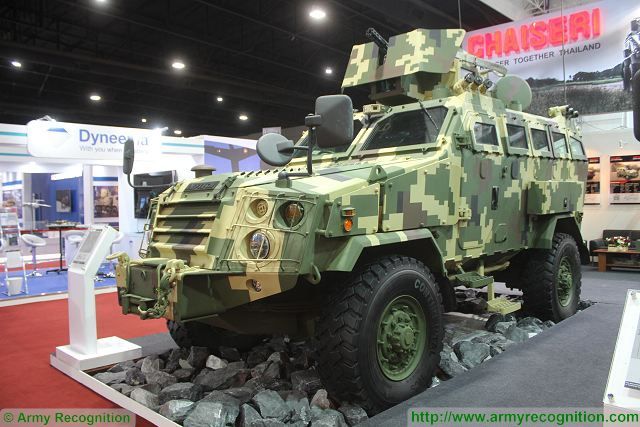 Deftech_4x4_APC_variant_Chaiseri_Defense_and_Security_2015_exhibition_Thailand_Bangkok_640_001_zpsecvgosut.jpg