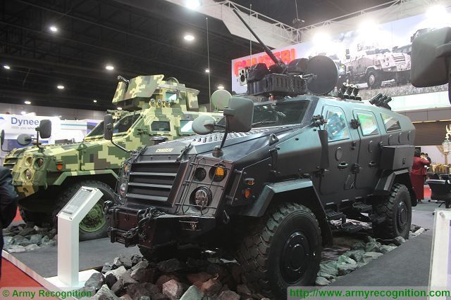 First_Win_4x4_armoured_Chaiseri_Defense_and_Security_2015_exhibition_Thailand_Bangkok_640_001_zpsvxpcch3w.jpg