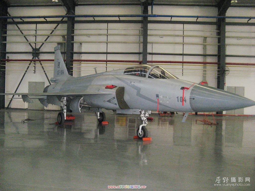 JF-17inPen104.jpg