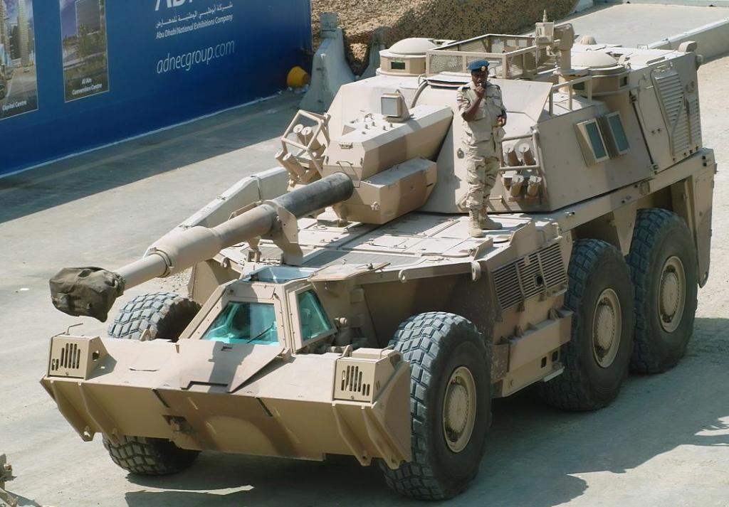 G6_wheeled_self-propelled_howitzer_United_Arab_Emirates_Army_Recognition_IDEX_2009_001.jpg