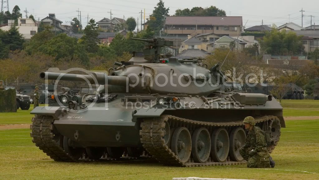 Japanese_-_Type_74_tank_-_2.jpg
