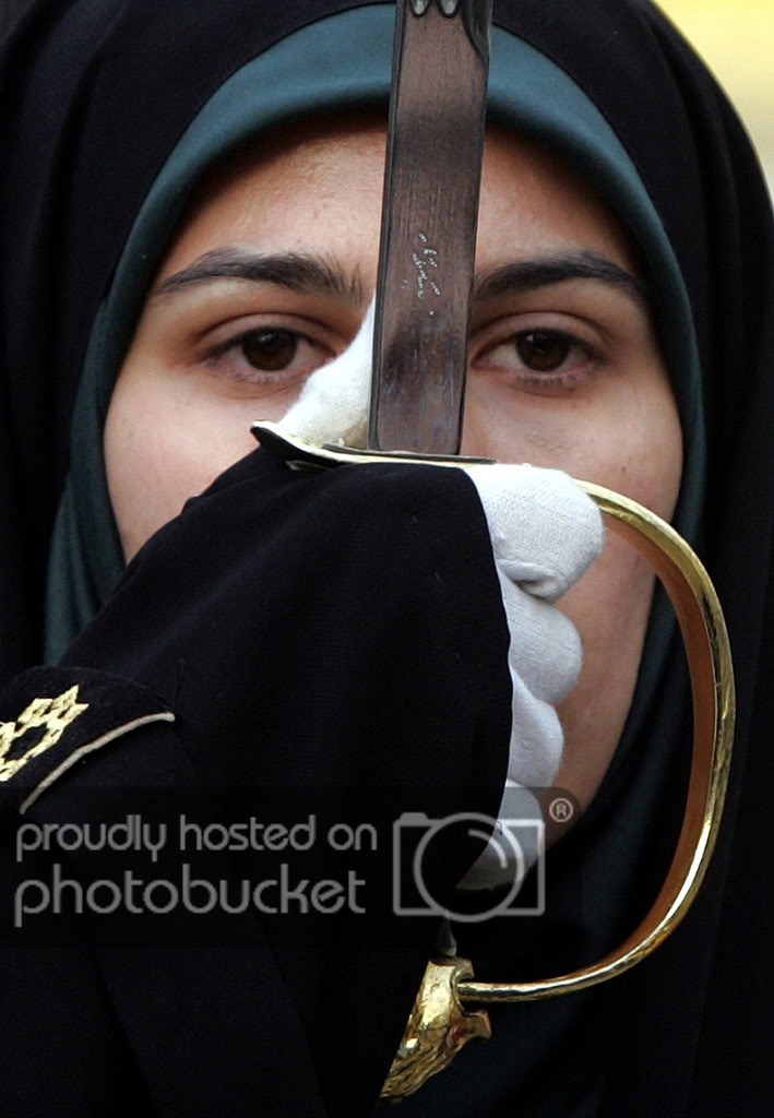military_woman_iran_police_000027jpg.jpg