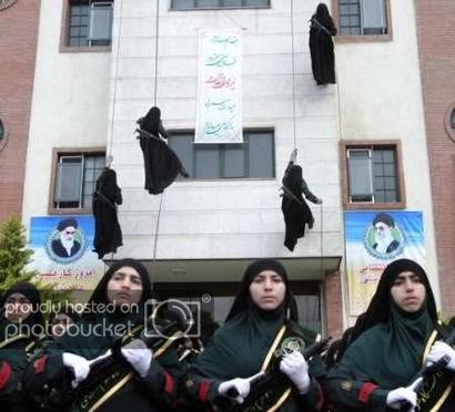 military_woman_iran_police_000029jpg.jpg
