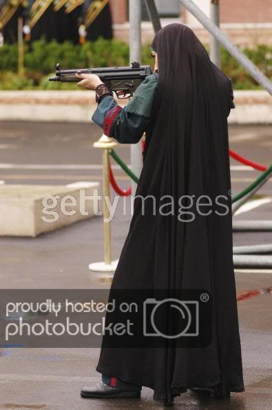military_woman_iran_police_000032jpg.jpg