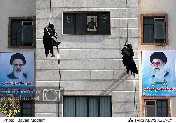 military_woman_iran_police_000061jpg.jpg