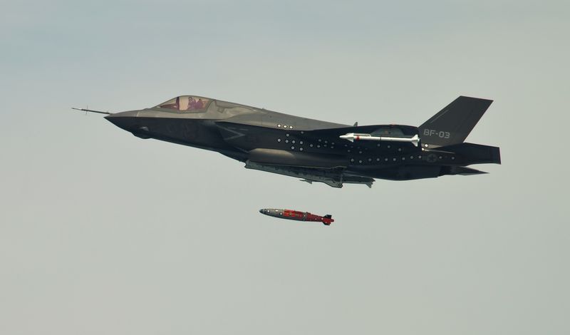 F-35-GBU-32-Joint-Direct-Attack-Munition--JDAM-.jpg