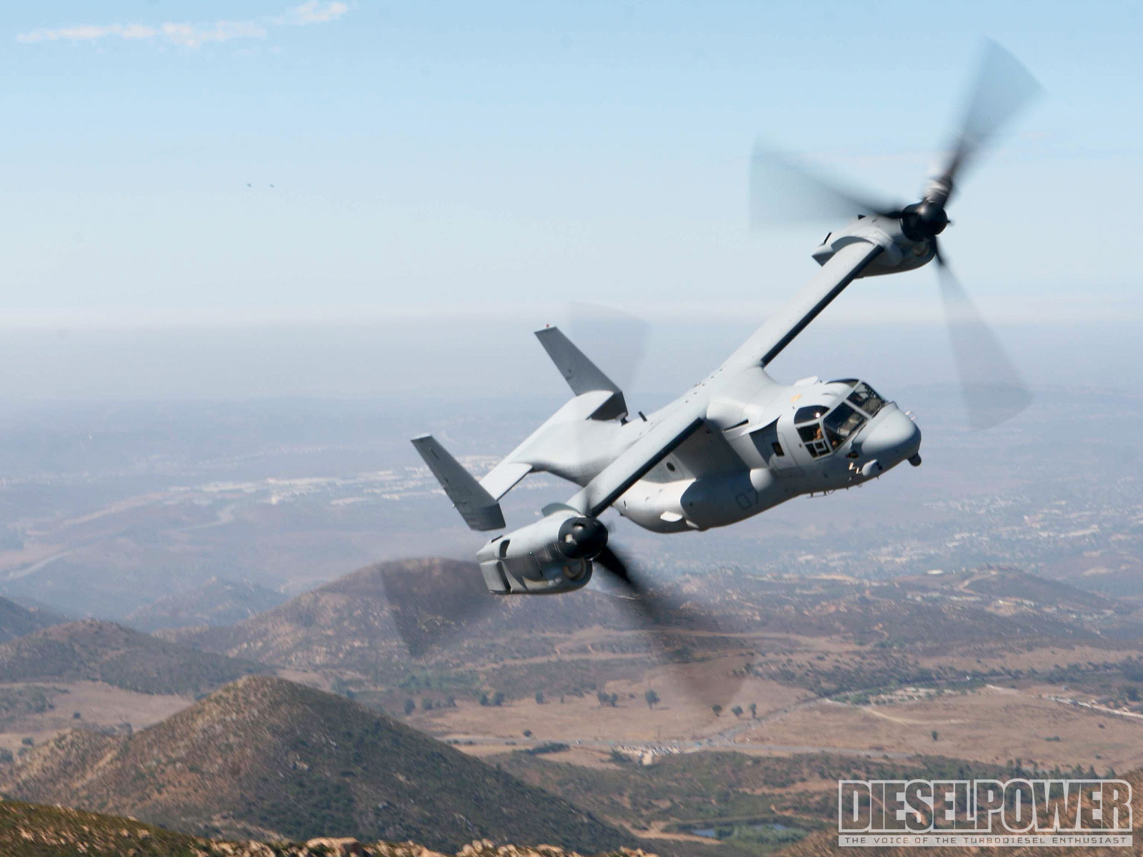 1101dp_05_o+1101dp_bell_helicopter_and_boeing_v22_osprey+forward_flying_airshot.jpg