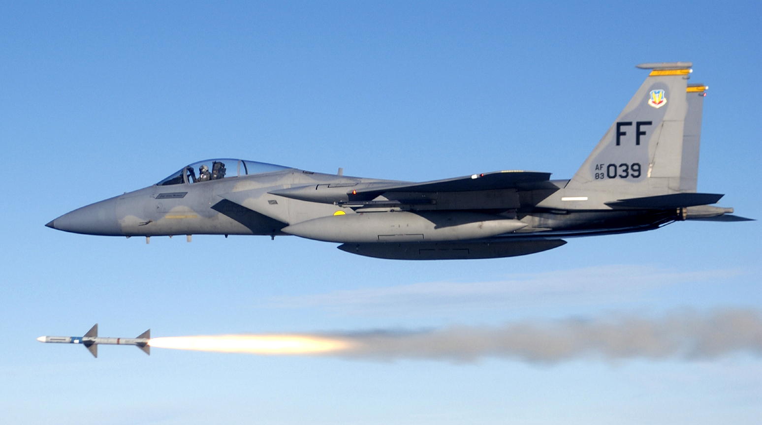 USAF_F-15C_fires_AIM-7_Sparrow_2.jpg