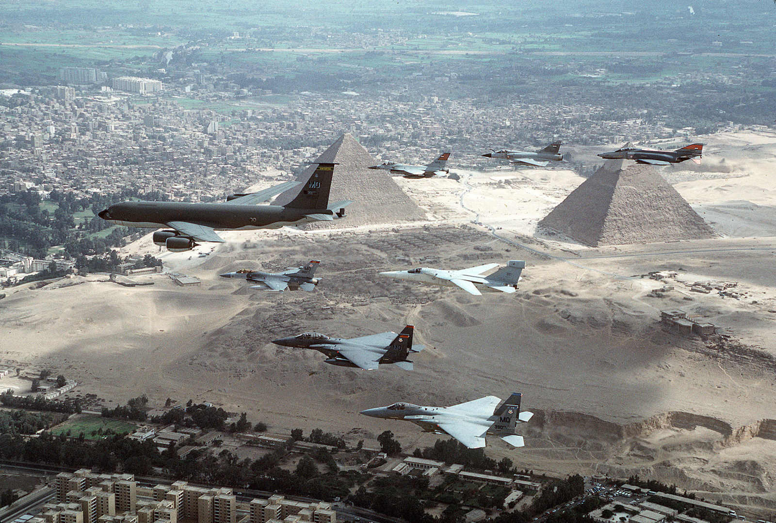 %20930101-KC-135R%2C%20F-15Es%20and%20a%20F-16%20from%20the%20366th%20Air%20Wing%2C%20Mountain%20Home%20AFB%2C%20Idaho%2C%20fly%20over%20the%20pyramids%20of%20Egypt.jpg