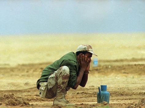 diether-endlicher-saudi-arabia-army-kuwaiti-soldiers-prayer-kuwait-crisis.jpg