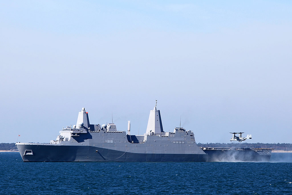 SHIP_LPD-21_USS_New_York_MV-22B_Osprey_Landing_2011-11_USMC_lg.jpg