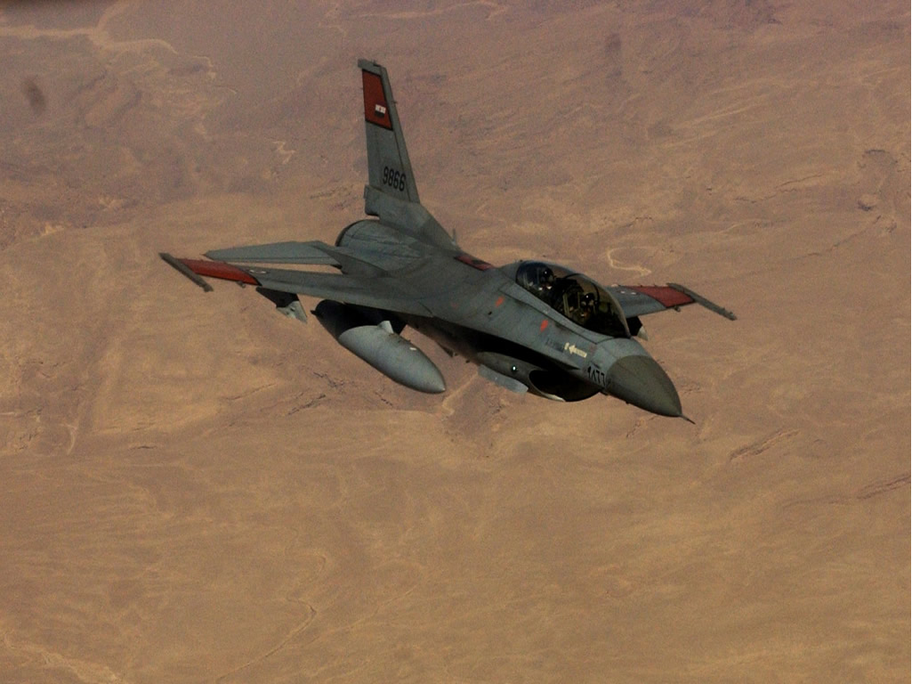 AIR_F-16D_Egypt_Over_March_AFB_lg.jpg