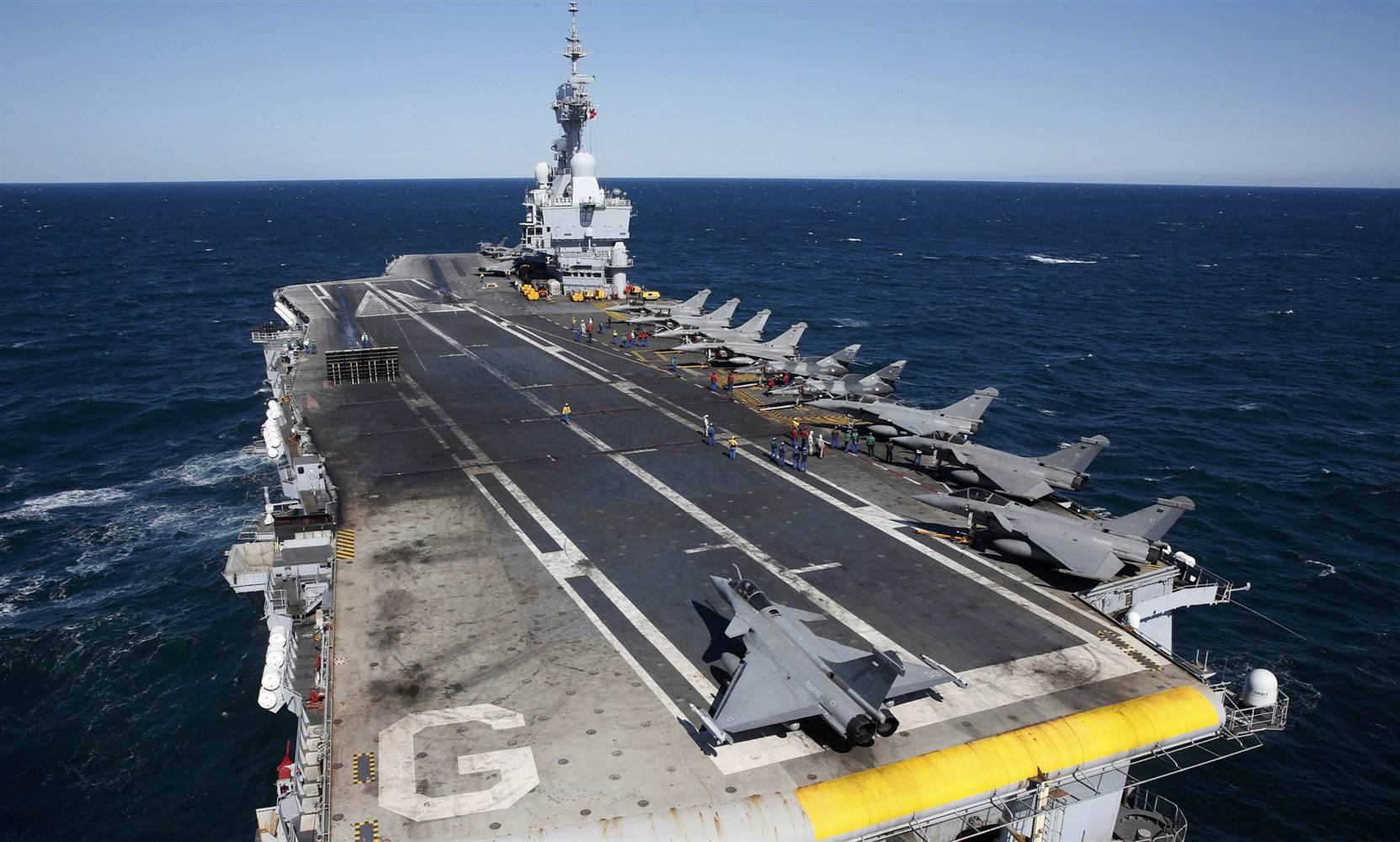 160713-french-aircraft-carrier-mbe-445p_f59487b3dcd5154581c35d1af863df05.nbcnews-ux-2880-1000.jpg