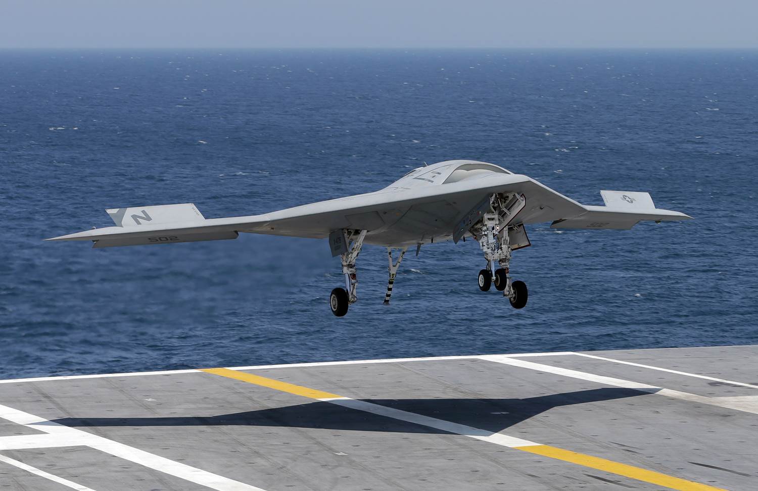6c8232939-130710-drone-landing-hmed-546p.nbcnews-ux-2880-1000.jpg