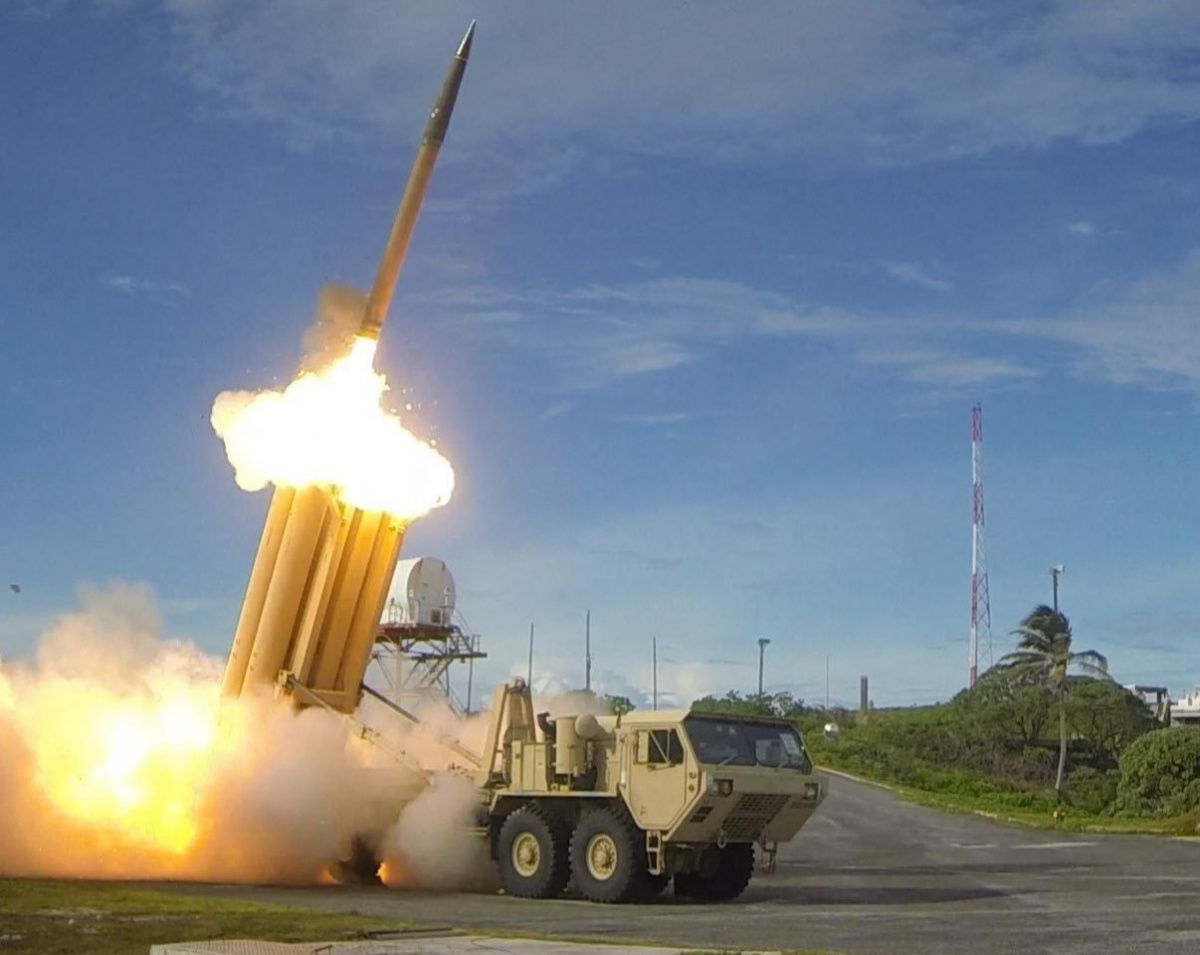 the_first_of_two_terminal_high_altitude_area_defense_thaad_interceptors_is_launched_during_a_successful_intercept_test_-_us_army_6.jpg