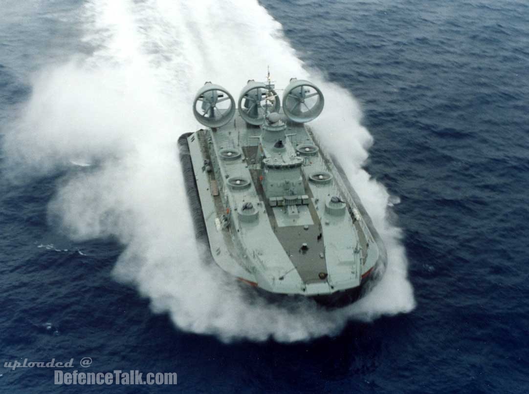 zubr_class_lcac_nato_name__pomornik_by_jamestayloranime-d5274j6.jpg