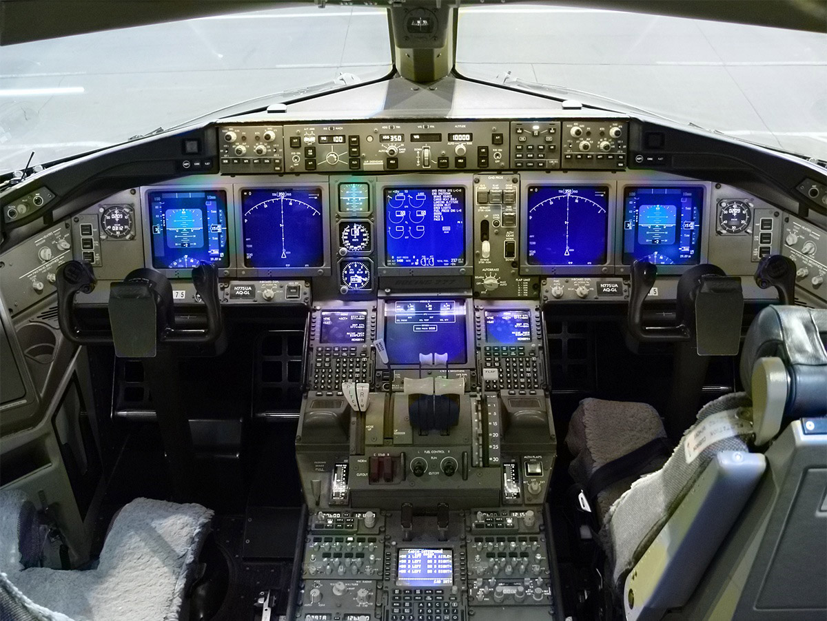 boeing_777_cockpit.jpg