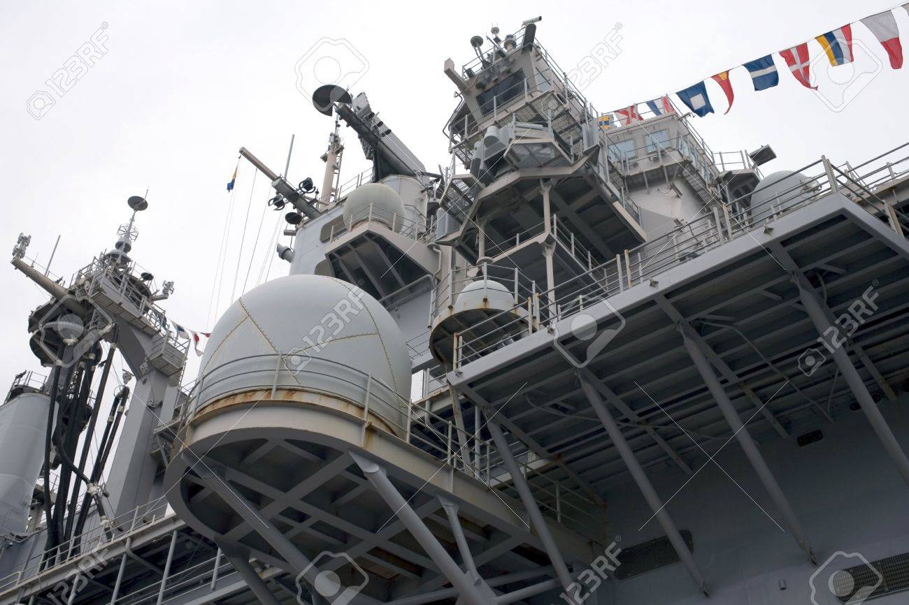 9286616-New-York-New-York-May-23-USS-Iwo-Jima-LHD-7-is-a-Wasp-class-amphibious-assault-ship-Taken-during-Fle-Stock-Photo.jpg