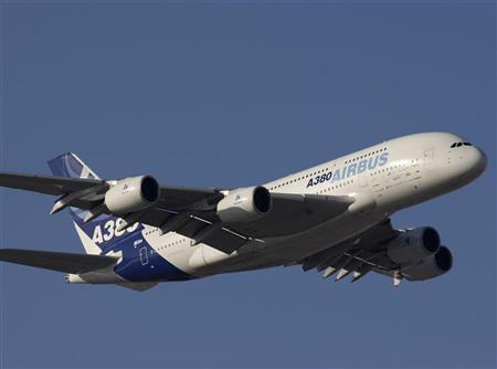 2010-10-12T174730Z_01_ACAE69B1DFC00_RTROPTP_2_OEGBS-EMIRATES-AS4.JPG