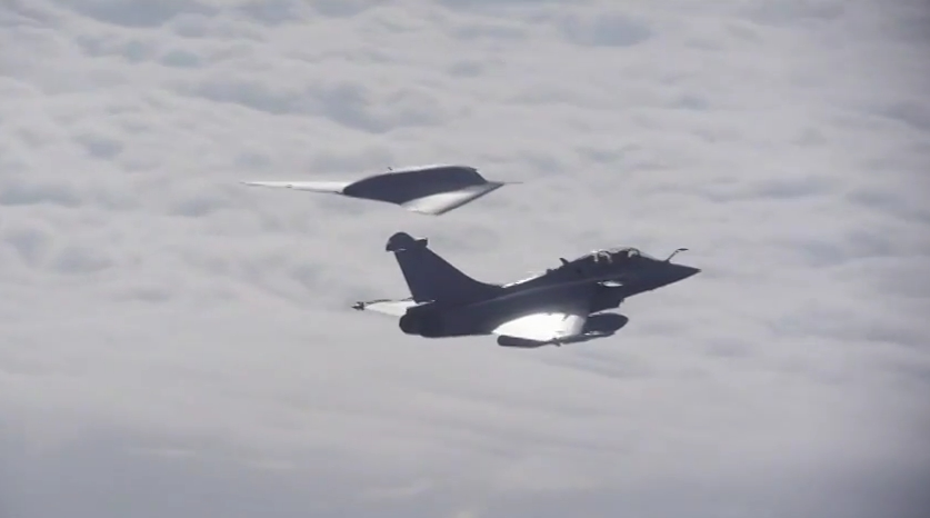 neuron-ucav-flying-in-formation-with-rafale,-falcon-7x---youtube---mozilla-firef_2014-04-13_22-32-31_132237189.jpg