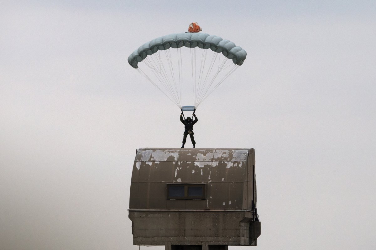 russia%20serbia%20military%20drill%20november%202014%20paratrooper.jpg