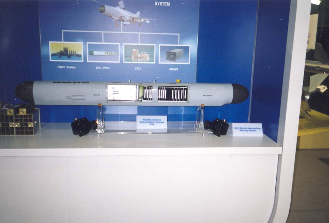 kg300g-airborne-self-protection-jammer-pod-being-marketed-by-catic.jpg