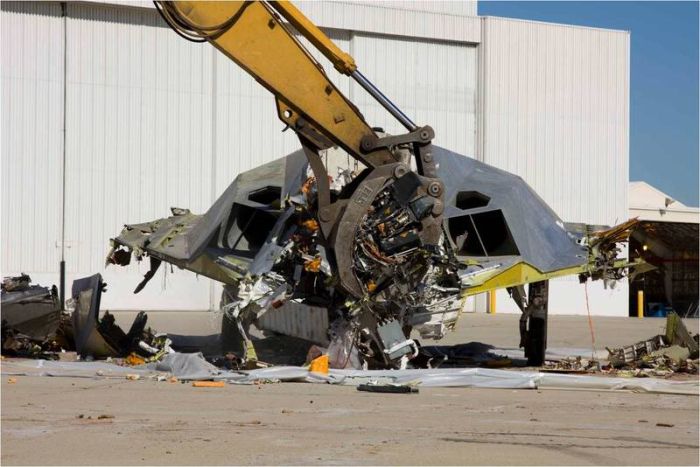Disposal-of-Lockheed-Martin-F-117-Nighthawk-3.jpg