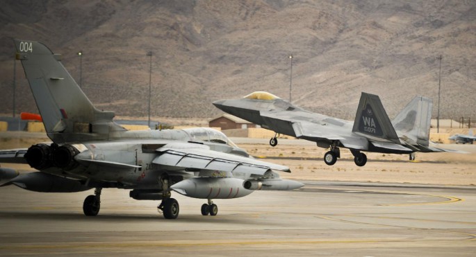 F-22-and-Tornado-685x371.jpg
