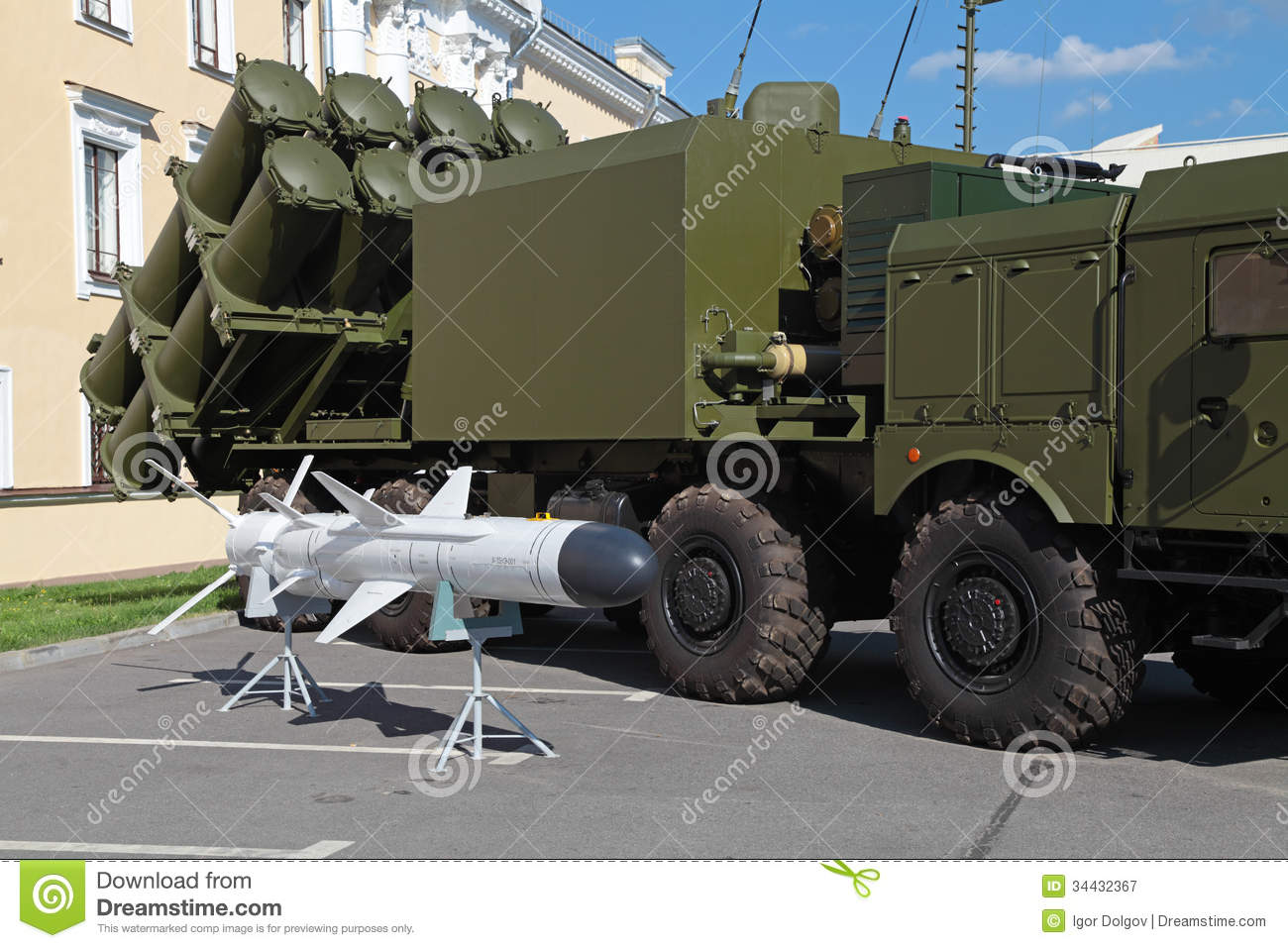 coastal-missile-complex-st-petersburg-jul-bal-e-ssc-sennight-international-maritime-defence-show-imds-jul-lenexpo-34432367.jpg