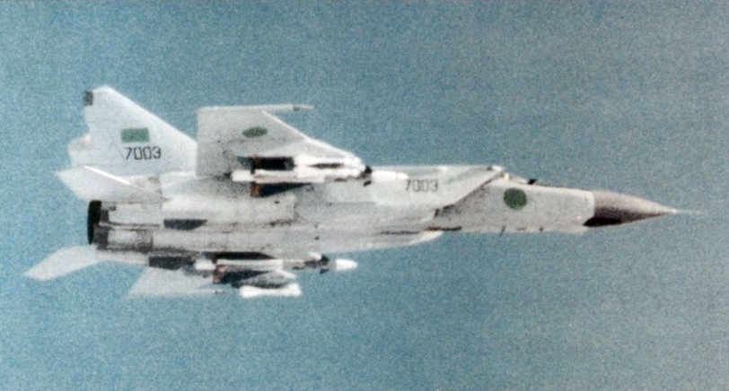 Libyan_MiG-25_in_flight_c1985.jpg