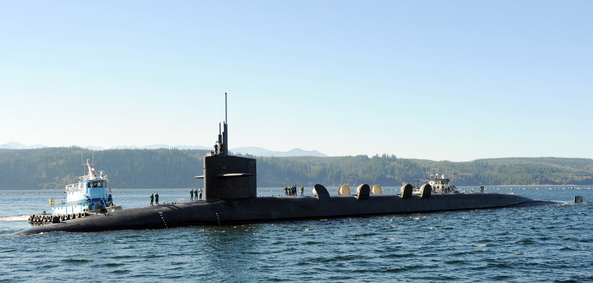 US_Navy_101029-N-1325N-005_The_Ohio-class_ballistic_submarine_USS_Alabama_(SSBN_731)_returns_to_Naval_Base_Kitsap_from_a_deterrent_patrol.jpg