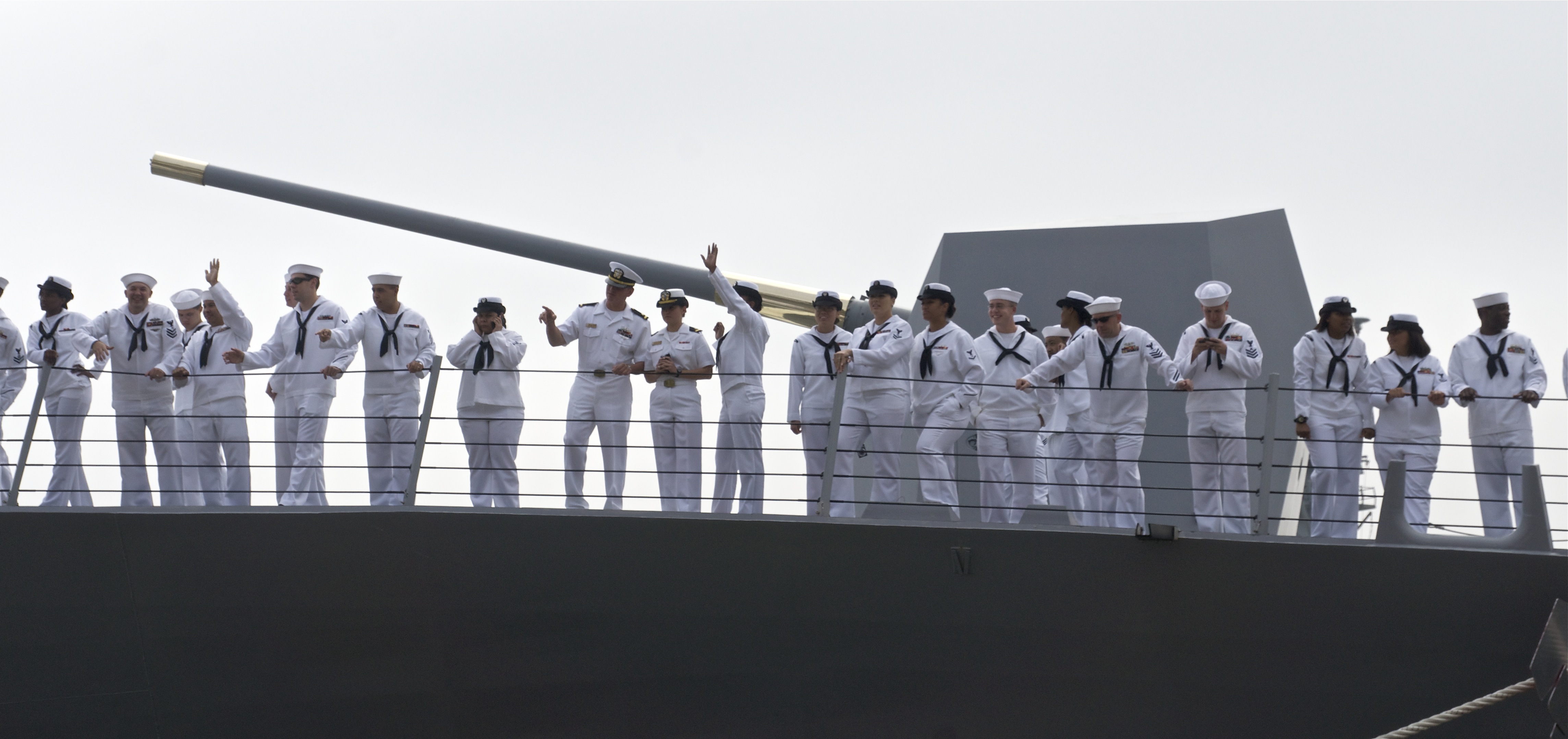 US_Navy_111024-N-ZC343-674_Sailors_aboard_the_guided-missile_destroyer_USS_Spruance_(DDG_111)_are_greeted_by_family_and_friends_at_Naval_Base_San_D.jpg