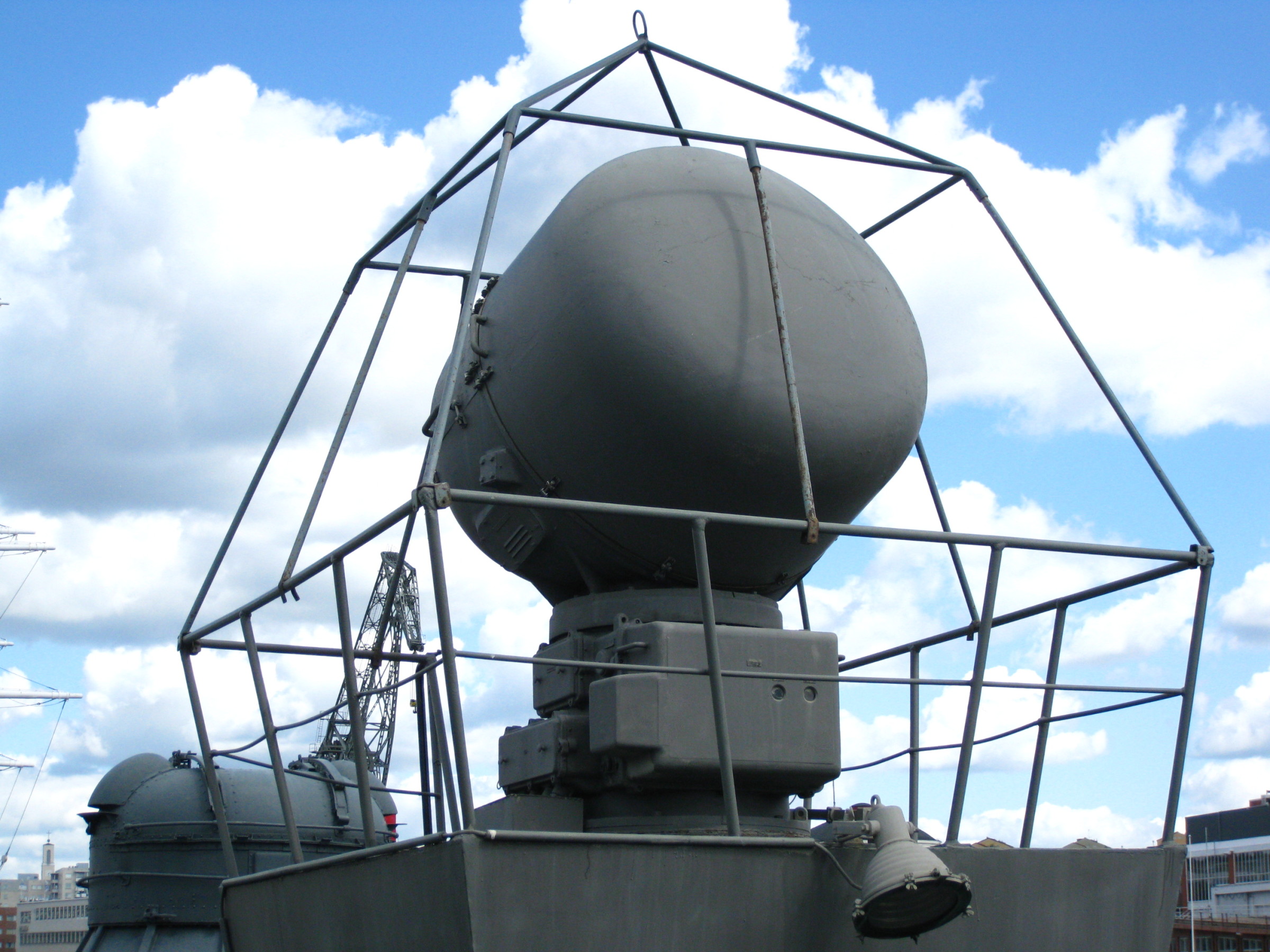 MR-104_targeting_radar,_Keih%C3%A4ssalmi.jpg